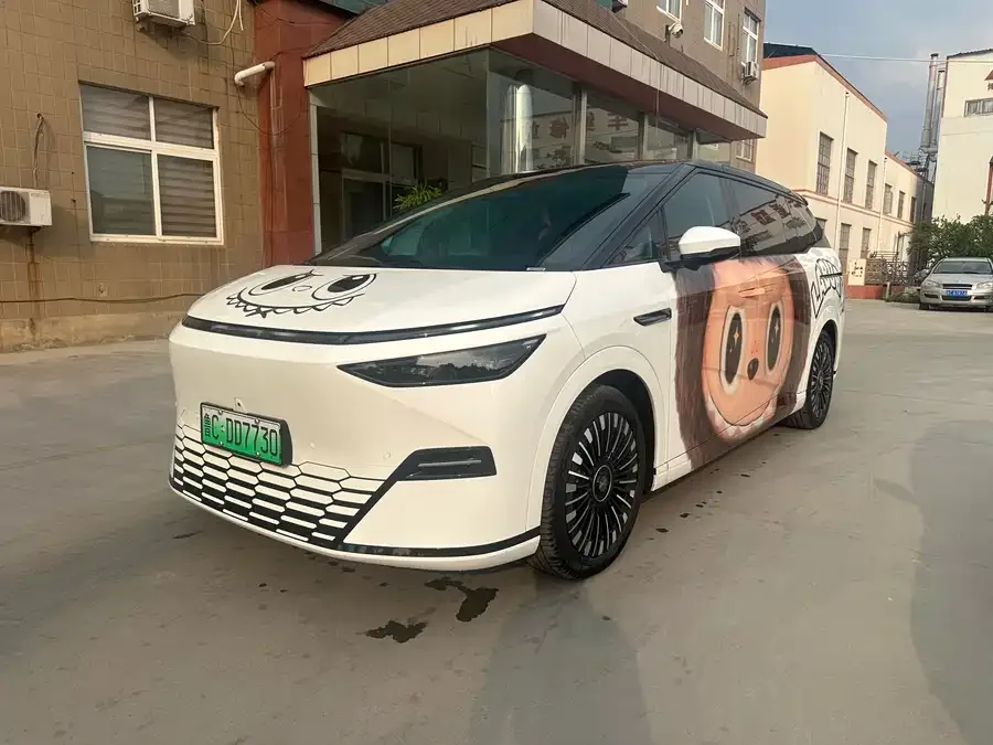 XPeng XPeng X9 2025