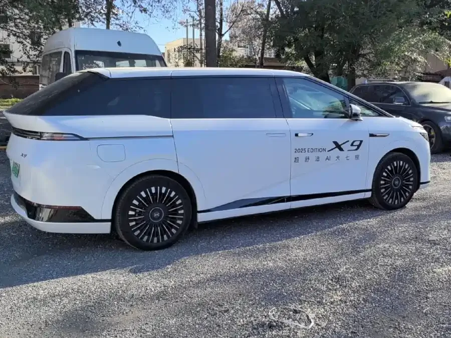 XPeng XPeng X9 XPeng X9 2025 model, pure electric, 740km ultra-long range (Max). 2025 — миниатюра 4