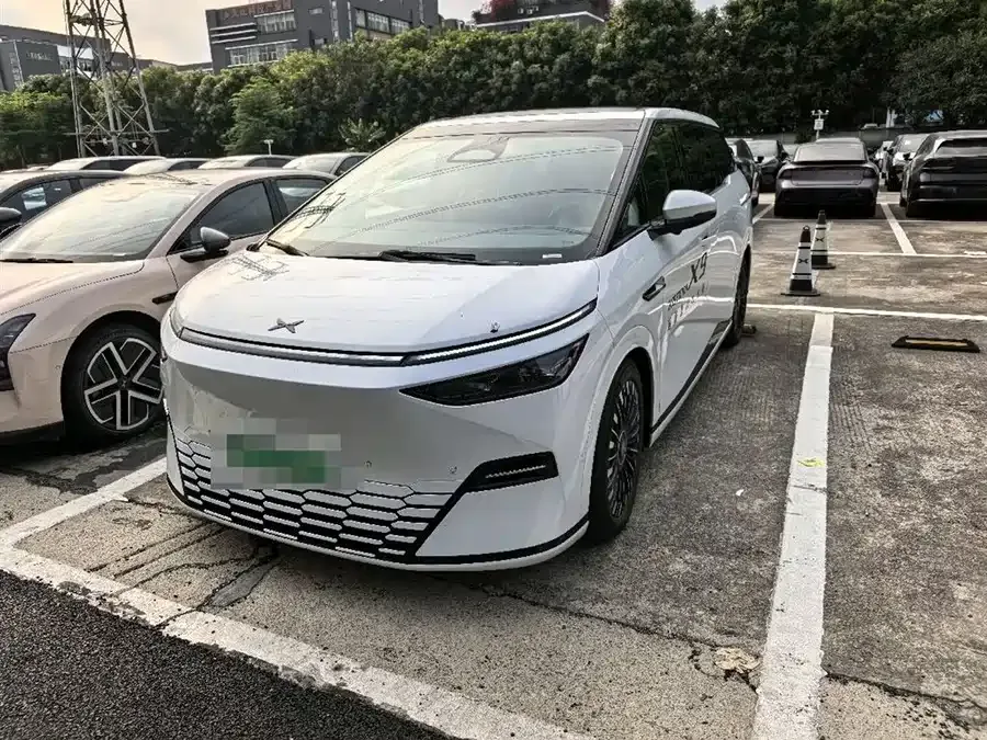 XPeng XPeng X9 2025