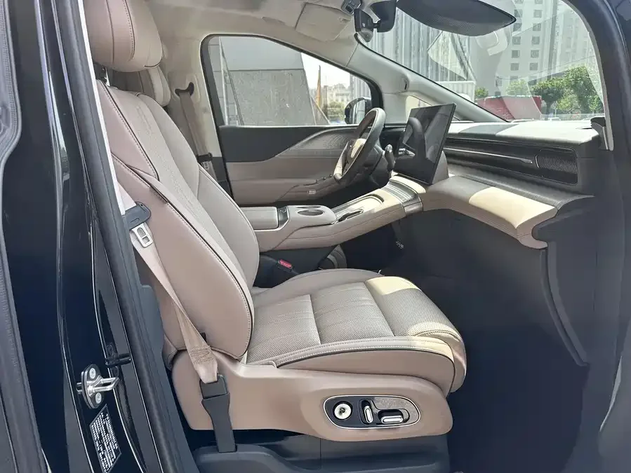 XPeng XPeng X9 XPeng X9 2025 model, pure electric, 740km ultra-long range (Max). 2025 — миниатюра 5