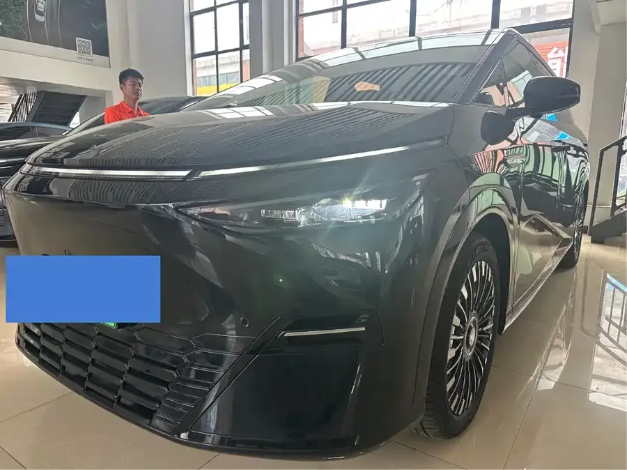 XPeng XPeng X9 2025