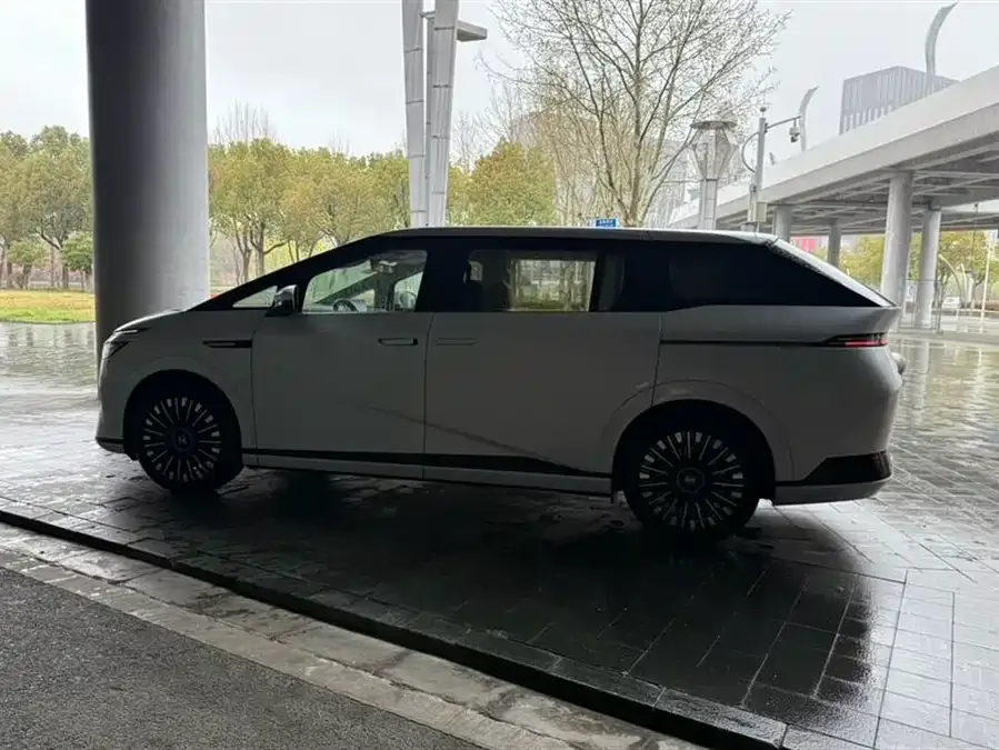 XPeng XPeng X9 XPeng X9 2025 model, pure electric, 740km ultra-long range (Max). 2025 — миниатюра 2