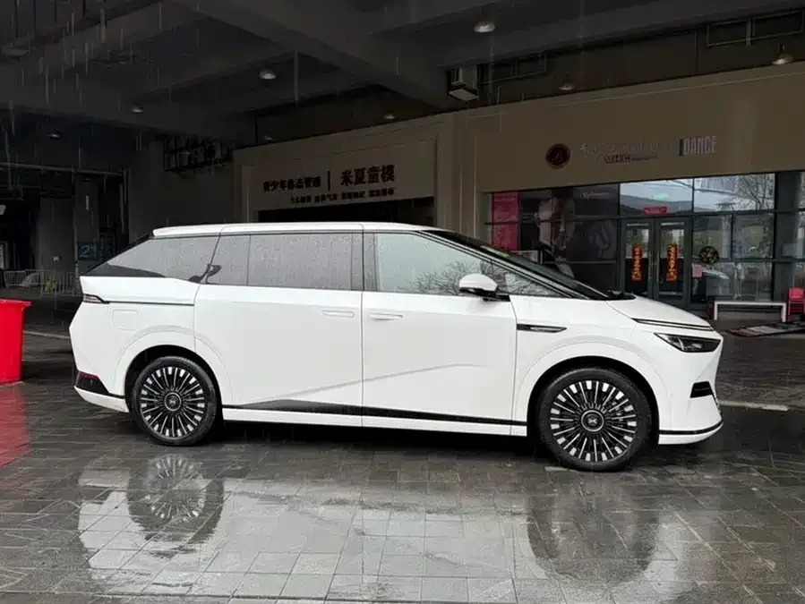 XPeng XPeng X9 XPeng X9 2025 model, pure electric, 740km ultra-long range (Max). 2025 — миниатюра 3