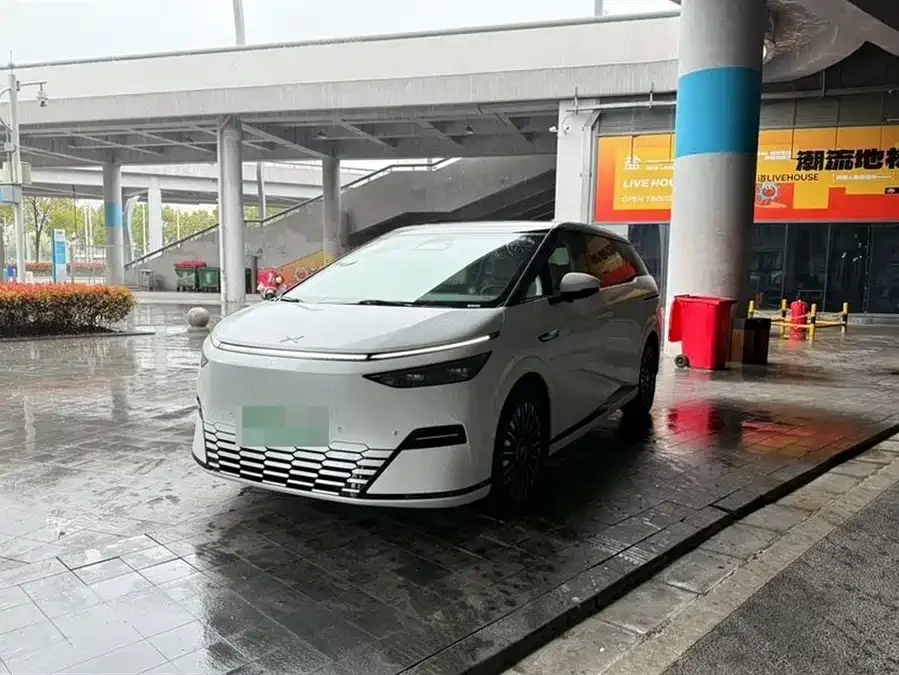 XPeng XPeng X9 2025