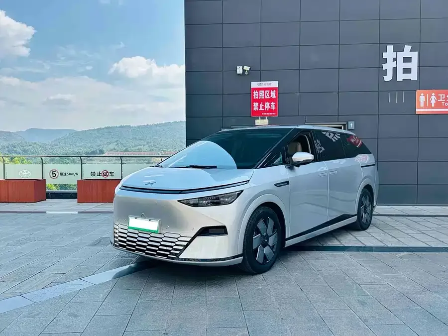 XPeng XPeng X9 2025