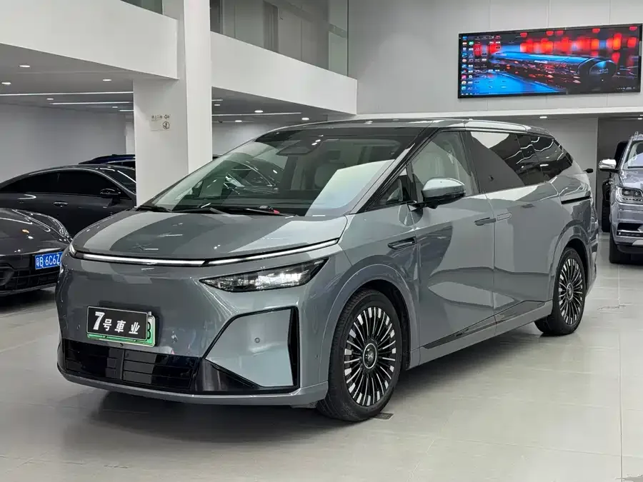 XPeng XPeng X9 2025