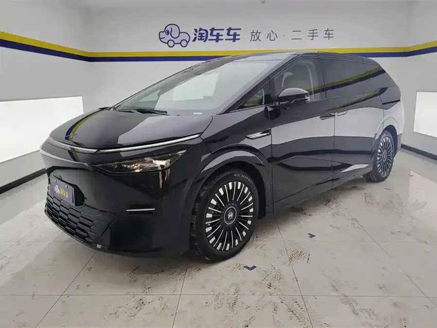 XPeng XPeng X9 2025