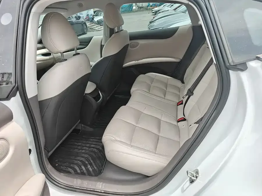 Zhiji L6 Zhiji L6 2024 Max Standard Edition 2025 — миниатюра 2