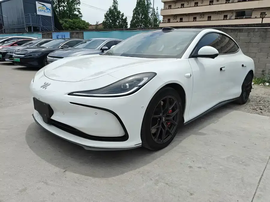 Zhiji L6 2025