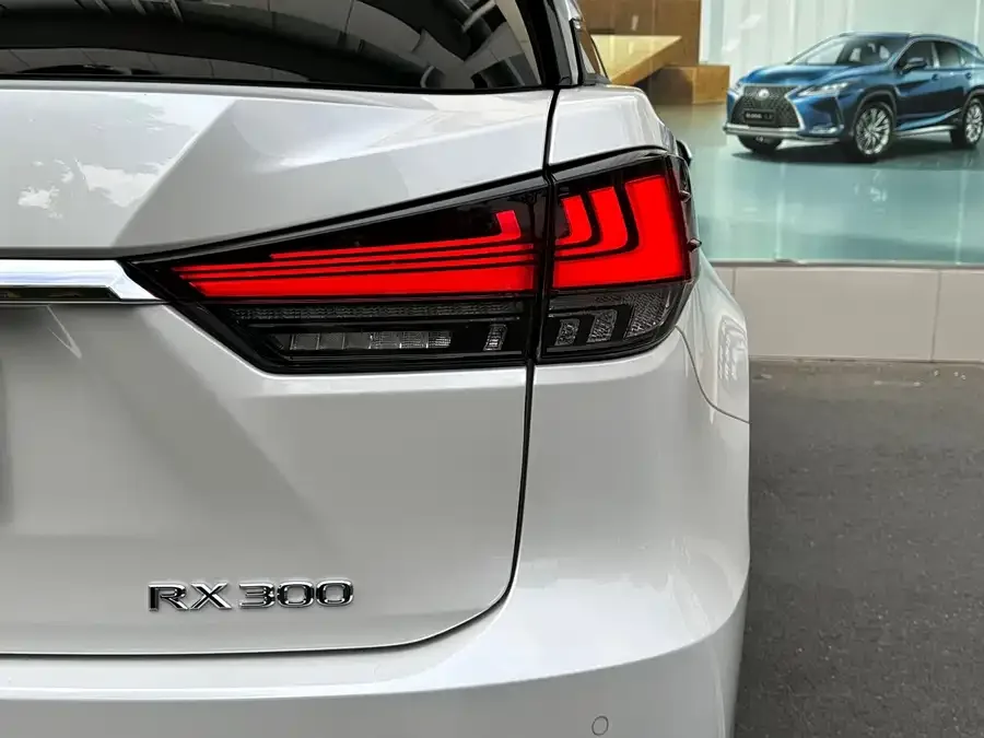 Lexus RX 2020 facelift 300 four-wheel drive elegant version 2022 — миниатюра 3