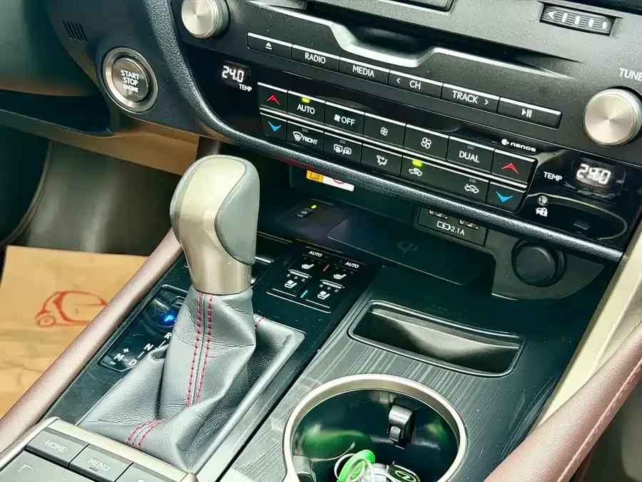 Lexus RX 2020 facelift 300 four-wheel drive elegant version 2022 — миниатюра 4