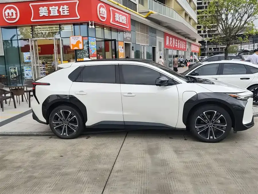 Toyota FAW bZ4X FAW Toyota bZ4X 2022 four-wheel drive high-performance Premium version 2023 — миниатюра 4