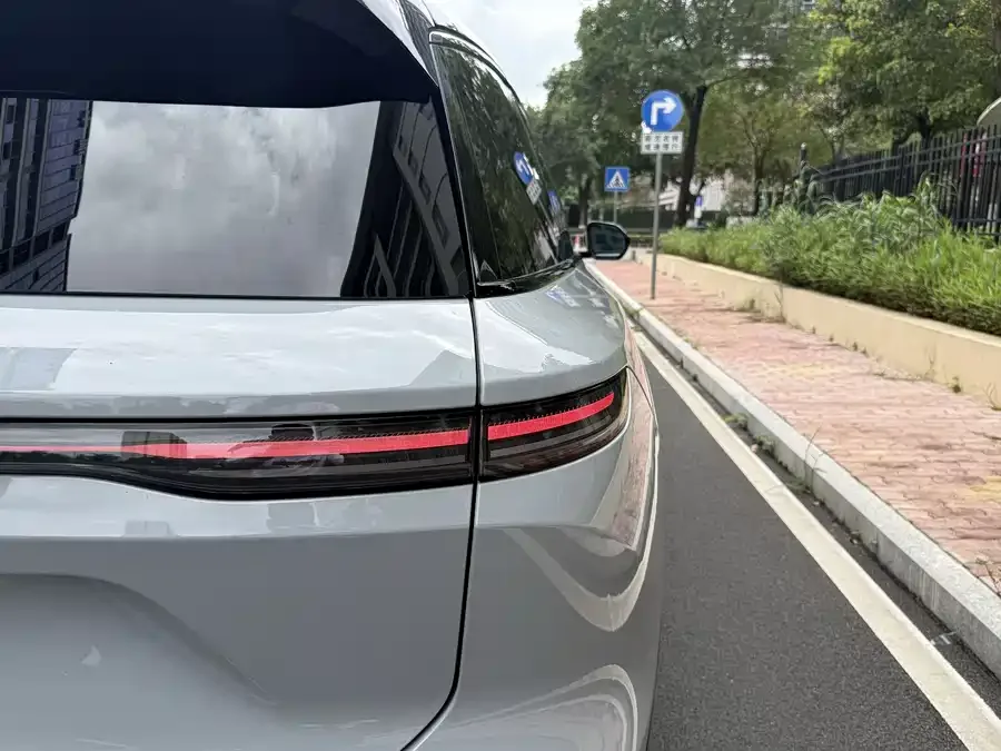 NIO ES8 NIO ES8 2023 75kWh Executive Edition 2023 — миниатюра 3