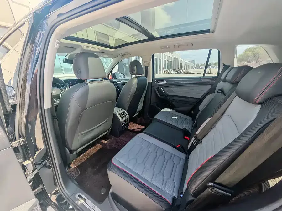 Volkswagen Tiguan L Tiguan L 2022 330TSI Automatic 2WD R-Line Enjoy Edition 2022 — миниатюра 4