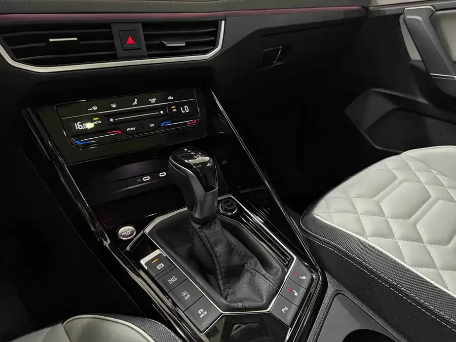 Volkswagen Tayron Tanyue 2023 280TSI 2WD Luxury Plus Advanced Edition 2022 — миниатюра 4