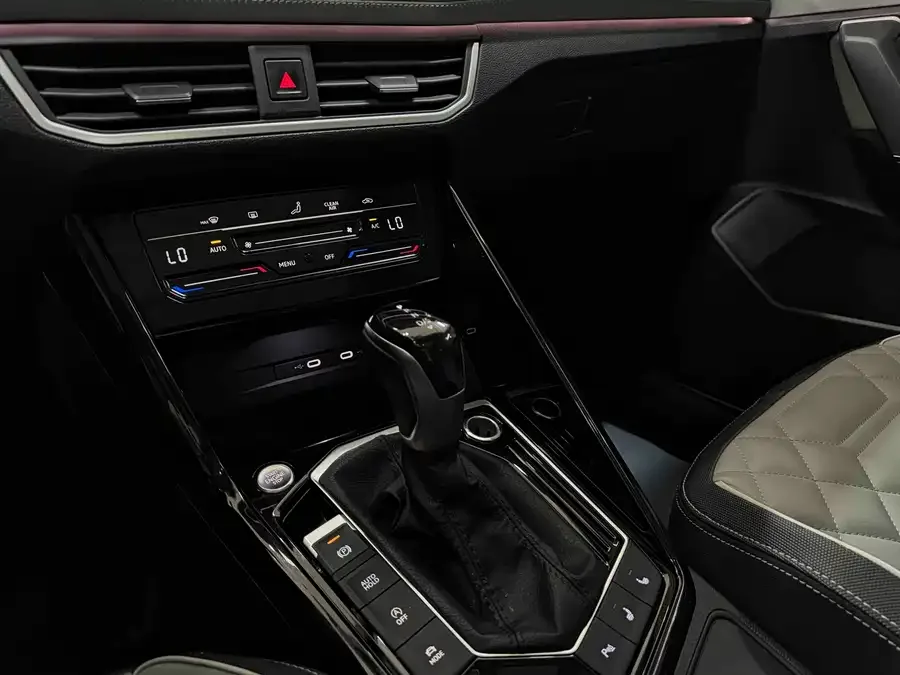 Volkswagen Tayron Tanyue 2023 280TSI 2WD Luxury Plus Advanced Edition 2022 — миниатюра 4