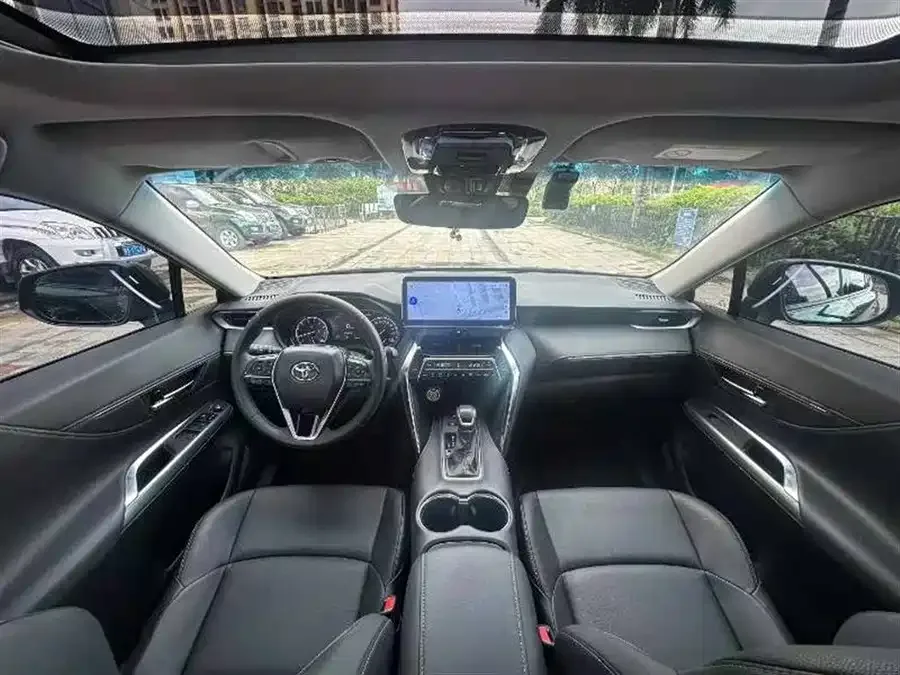 Toyota Venza Venza 2022 2.0L CVT 2WD Luxury Edition 2023 — миниатюра 2