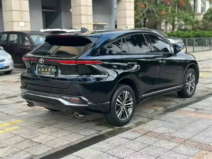 Toyota Venza Venza 2022 2.0L CVT 2WD Luxury Edition 2023 — миниатюра 3
