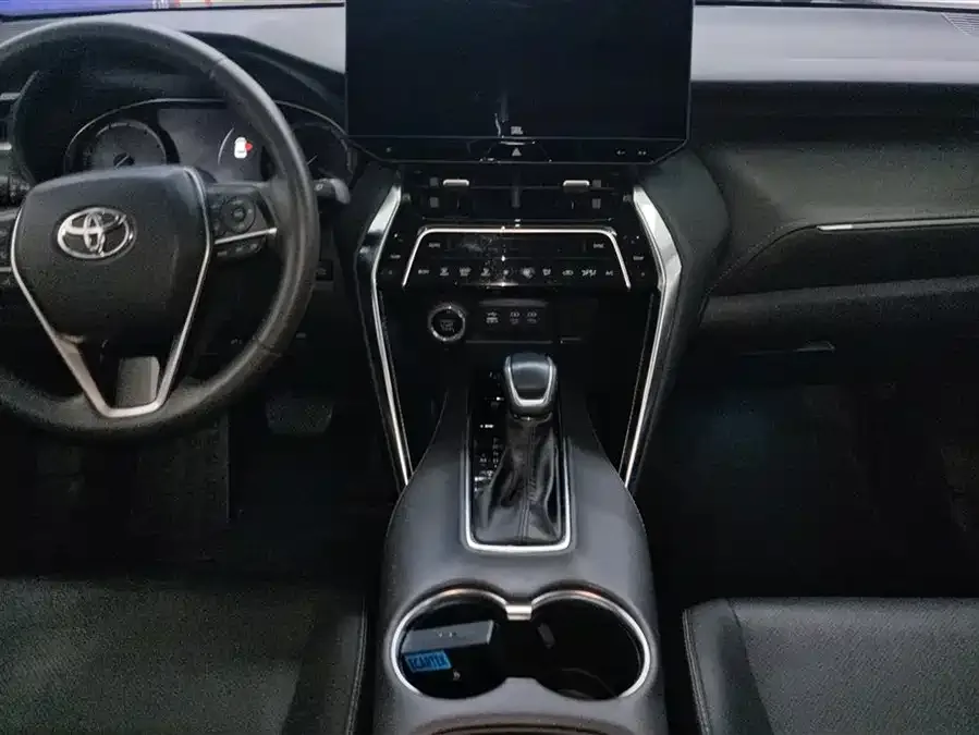 Toyota Venza Venza 2022 2.0L CVT 2WD Premium Edition 2022 — миниатюра 4