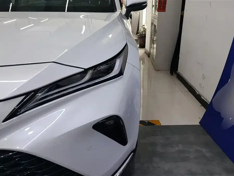 Toyota Venza Venza 2022 2.0L CVT 2WD Premium Edition 2022 — миниатюра 5