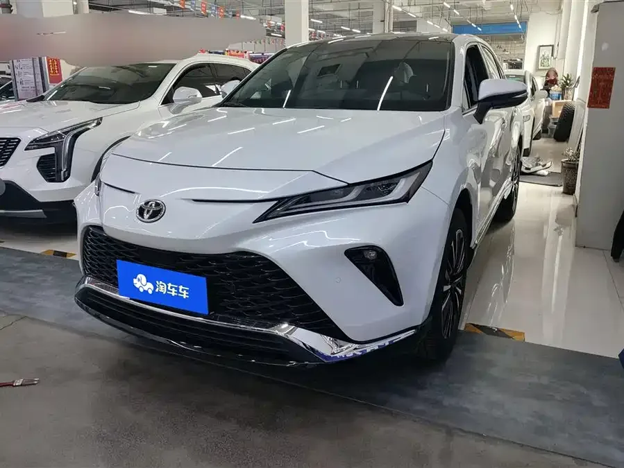 Toyota Venza Venza 2022 2.0L CVT 2WD Premium Edition 2022 — фото 1, купить с доставкой в Москву