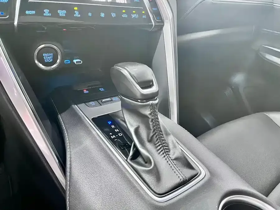 Toyota Venza Visa 2023 2.0L CVT two-wheel drive luxury version 2023 — миниатюра 4