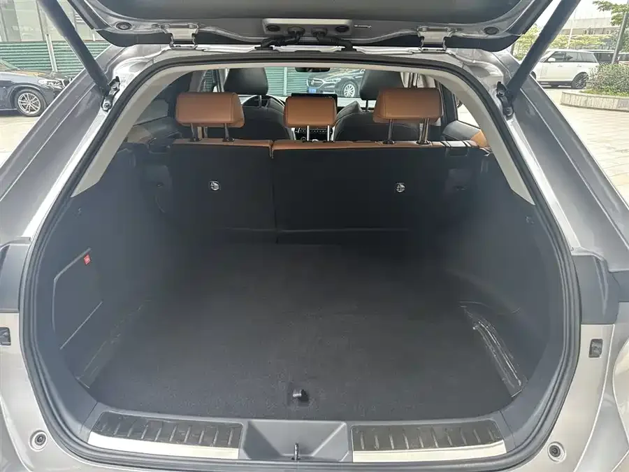 Toyota Venza Venza 2022 2.0L CVT 2WD Premium Edition 2022 — миниатюра 5