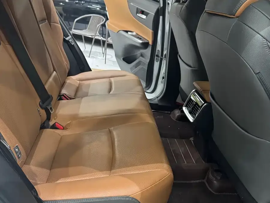 Toyota Venza Venza 2022 2.0L CVT 2WD Premium Edition 2022 — миниатюра 3