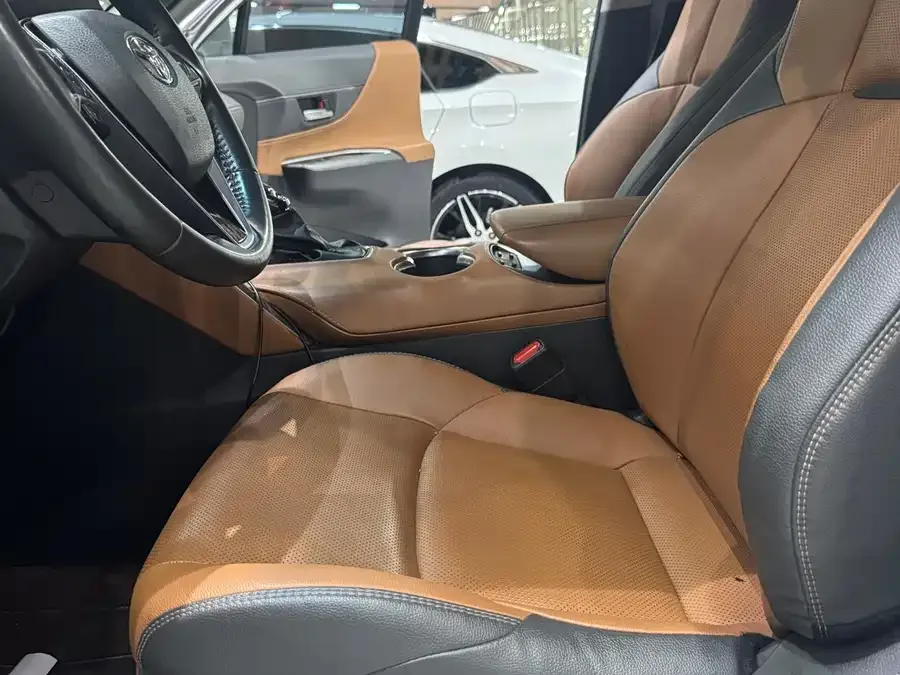 Toyota Venza Venza 2022 2.0L CVT 2WD Premium Edition 2022 — миниатюра 4