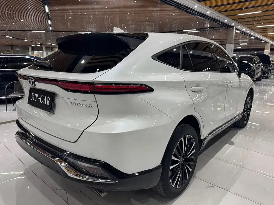 Toyota Venza Venza 2022 2.0L CVT 2WD Premium Edition 2022 — миниатюра 5