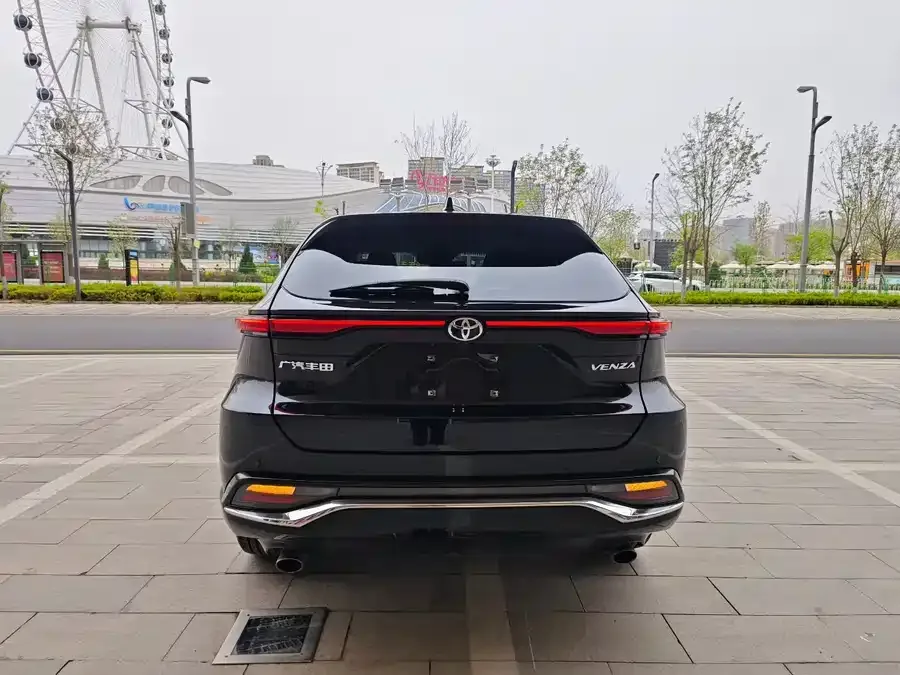 Toyota Venza Venza 2022 2.0L CVT 2WD Premium Edition 2022 — миниатюра 2