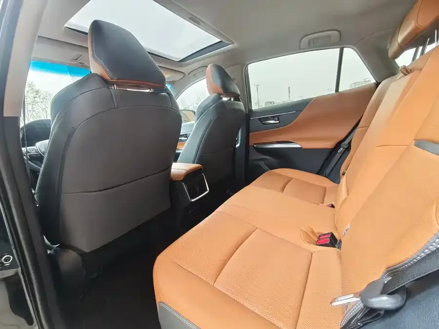 Toyota Venza Venza 2022 2.0L CVT 2WD Premium Edition 2022 — миниатюра 3