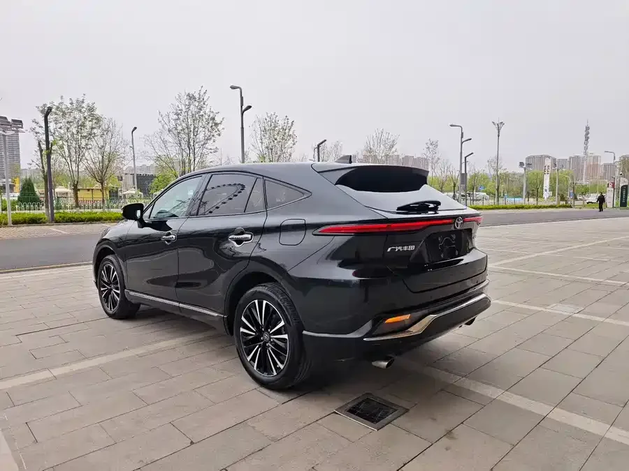 Toyota Venza Venza 2022 2.0L CVT 2WD Premium Edition 2022 — миниатюра 4