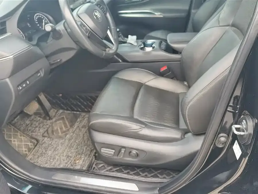 Toyota Venza Venza 2022 2.0L CVT 2WD Premium Edition 2022 — миниатюра 3