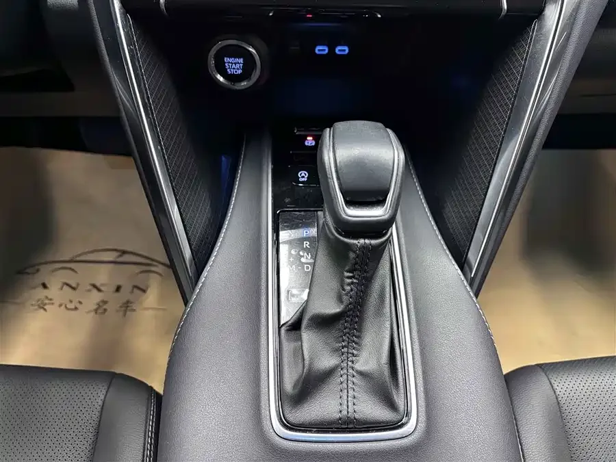 Toyota Venza Venza 2022 2.0L CVT 2WD Premium Edition 2023 — миниатюра 2