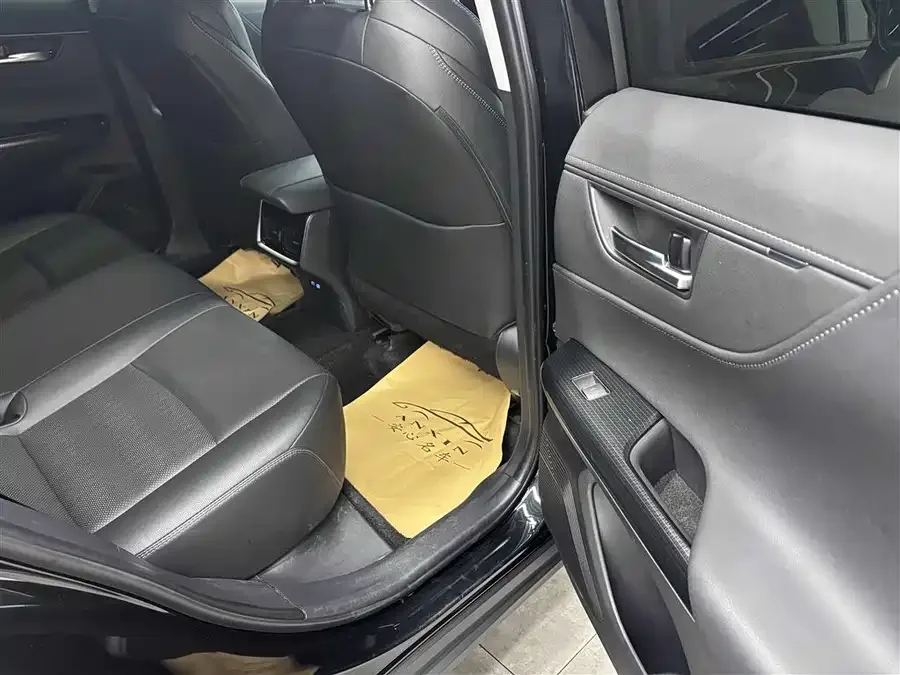 Toyota Venza Venza 2022 2.0L CVT 2WD Premium Edition 2023 — миниатюра 3