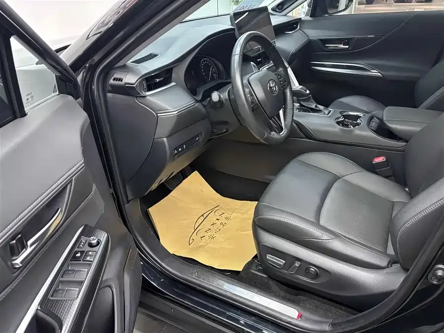 Toyota Venza Venza 2022 2.0L CVT 2WD Premium Edition 2023 — миниатюра 5