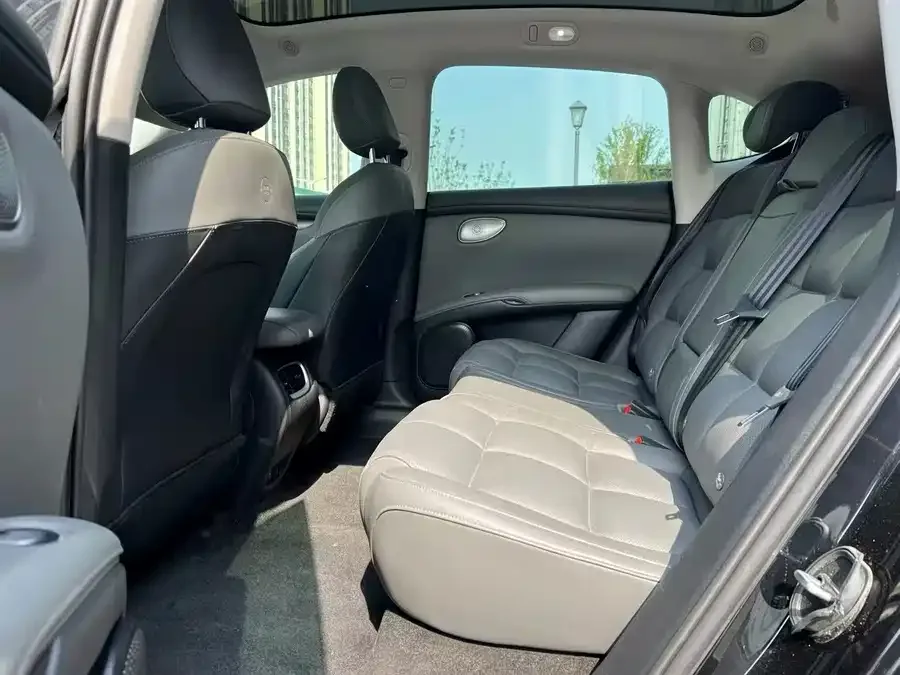 IM Motors LS6 Zhiji LS6 2025 Linglizard Intelligent Driving Edition 2025 — миниатюра 2