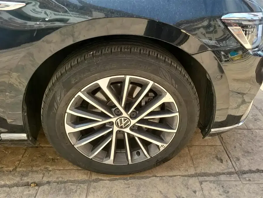 Volkswagen Magotan Magotan 2020 380TSI DSG Luxury Edition 2022 — миниатюра 5
