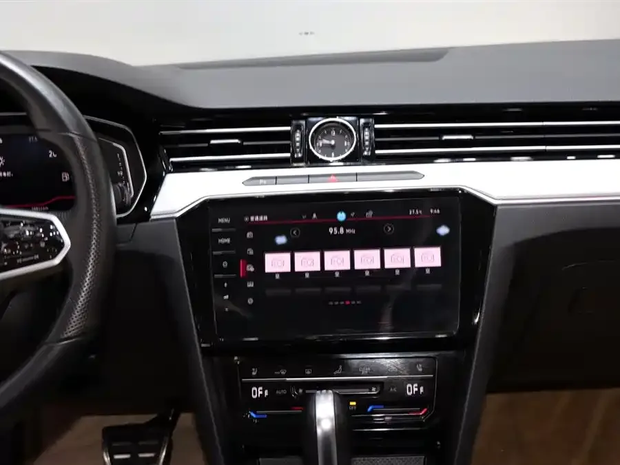 Volkswagen Magotan Magotan 2024 2 million units public enjoyment model 330TSI DSG luxury model 2024 — миниатюра 4