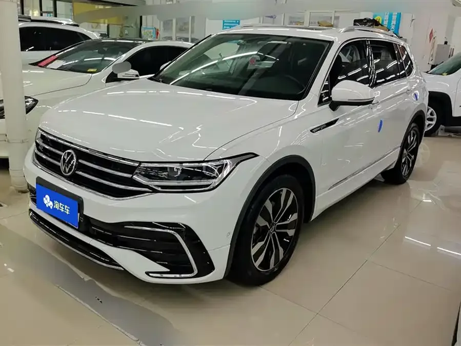 Volkswagen Tiguan L Tiguan L 2022 330TSI Automatic 2WD R-Line Enjoy Edition 2022 — фото 1, купить с доставкой в Москву