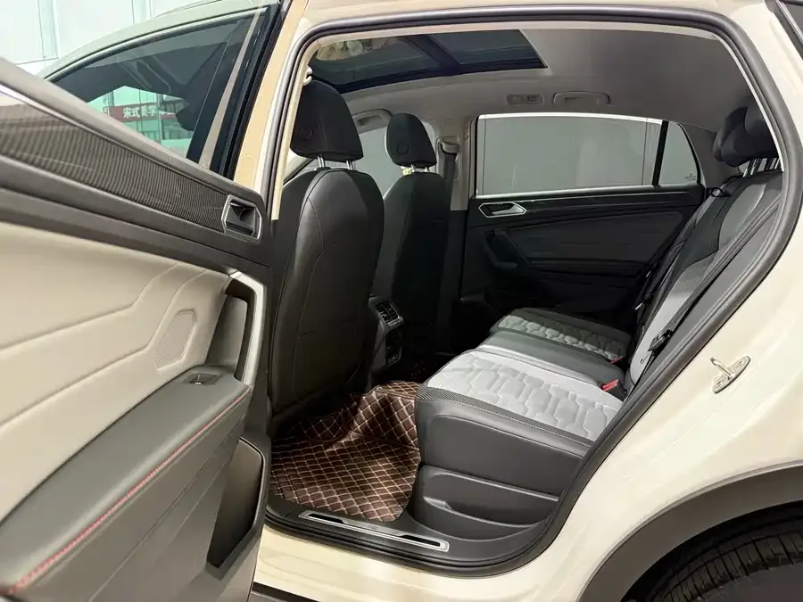 Volkswagen Tiguan X Tiguan X 2022 330TSI 2WD Flagship Edition 2023 — миниатюра 2