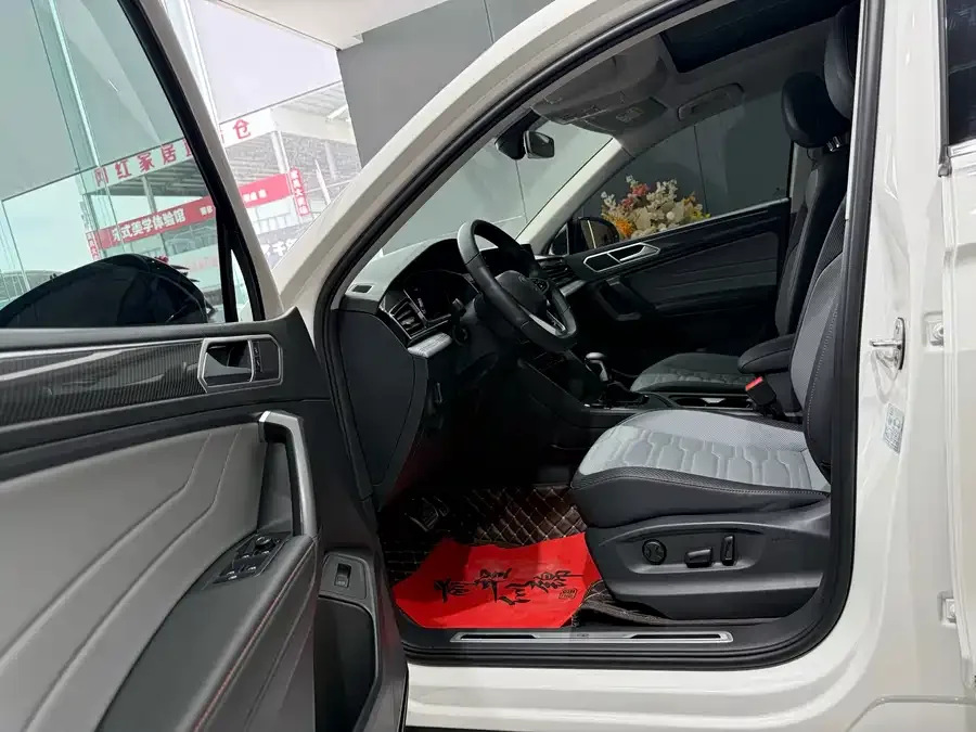 Volkswagen Tiguan X Tiguan X 2022 330TSI 2WD Flagship Edition 2023 — миниатюра 4
