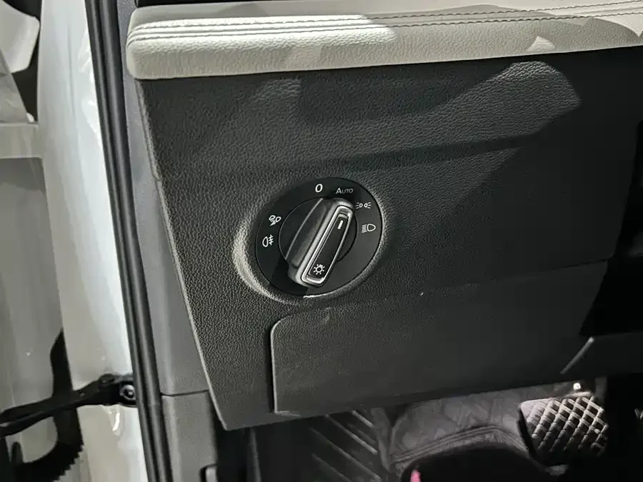 Volkswagen Tiguan L Tiguan L 2023 300TSI Automatic 2WD Smart Edition 2024 — миниатюра 2