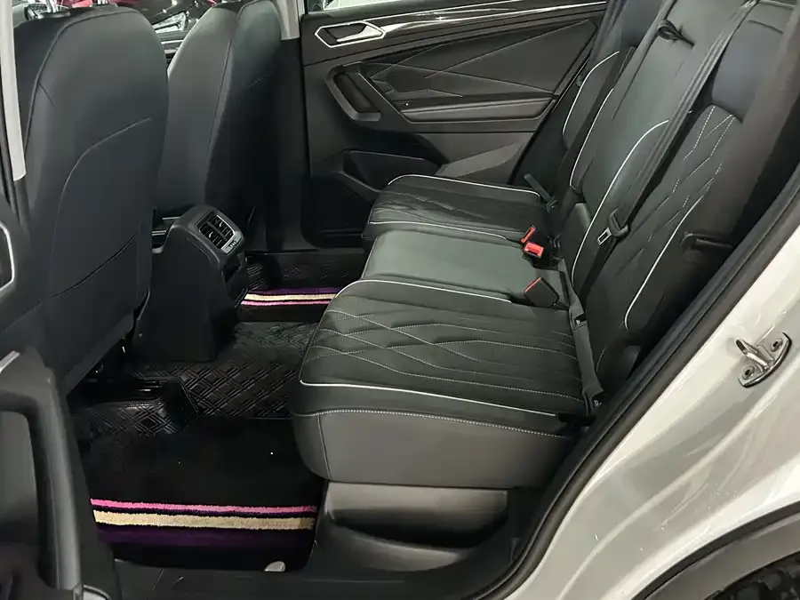 Volkswagen Tiguan L Tiguan L 2023 300TSI Automatic 2WD Smart Edition 2024 — миниатюра 3