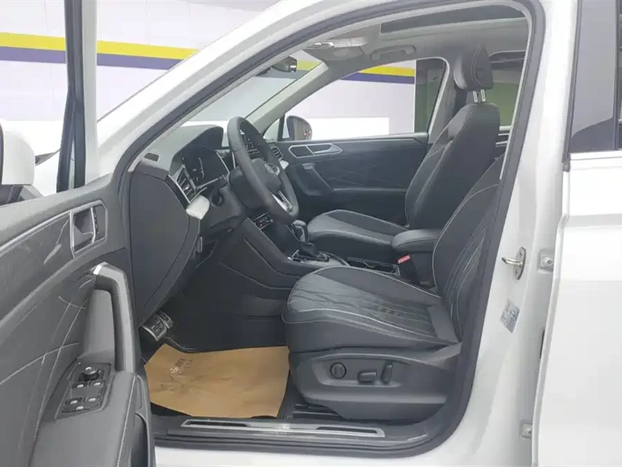 Volkswagen Tiguan L Tiguan L 2024 330TSI Automatic 2WD R-Line Enjoy Edition 2024 — миниатюра 3