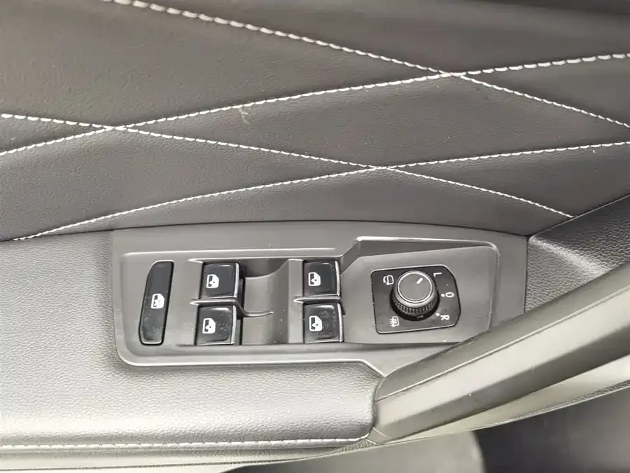Volkswagen Tiguan L Tiguan L 2023 330TSI Automatic 2WD R-Line Enjoy Edition 2022 — миниатюра 3