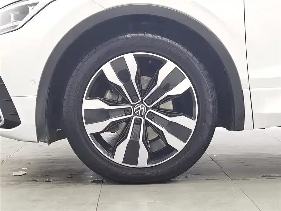 Volkswagen Tiguan L Tiguan L 2023 330TSI Automatic 2WD R-Line Enjoy Edition 2022 — миниатюра 5