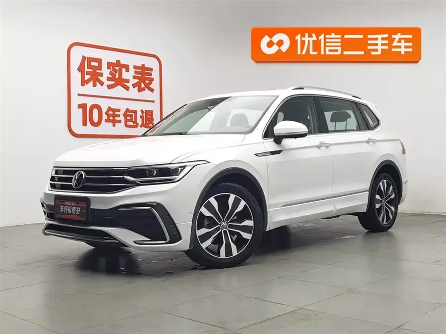 Volkswagen Tiguan L Tiguan L 2023 330TSI Automatic 2WD R-Line Enjoy Edition 2022 — фото 1, купить с доставкой в Москву