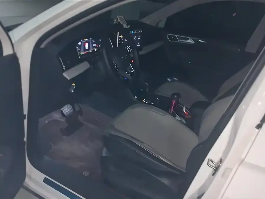 Volkswagen Tiguan L Tiguan L 2023 300TSI Automatic 2WD Smart Edition 2023 — миниатюра 3